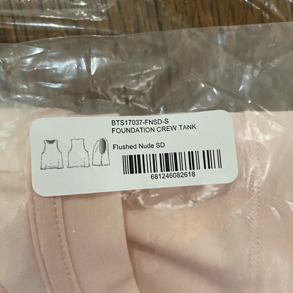 NWT WE Over Me Foundation Tank - S - Picture 5 of 5